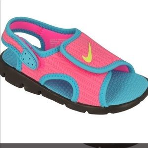 Girls Nike sandals. Great colors!